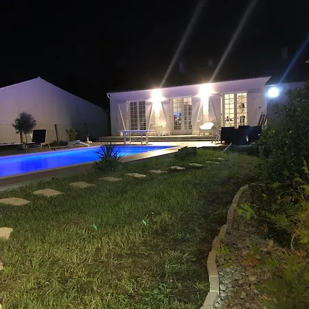 Дом отдыха Bord De Avec Piscine Chauffee *