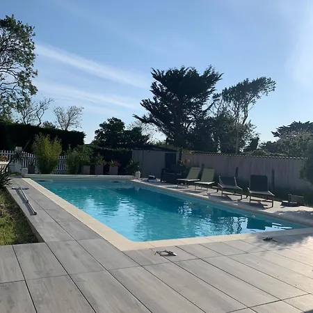 Bord De Avec Piscine Chauffee La Bree-les-Bains