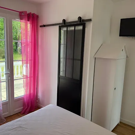 Дом отдыха Bord De Avec Piscine Chauffee La Bree-les-Bains